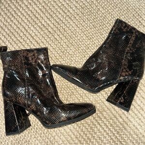 Sam Edelman Textured Black and Brown Ankle Boots